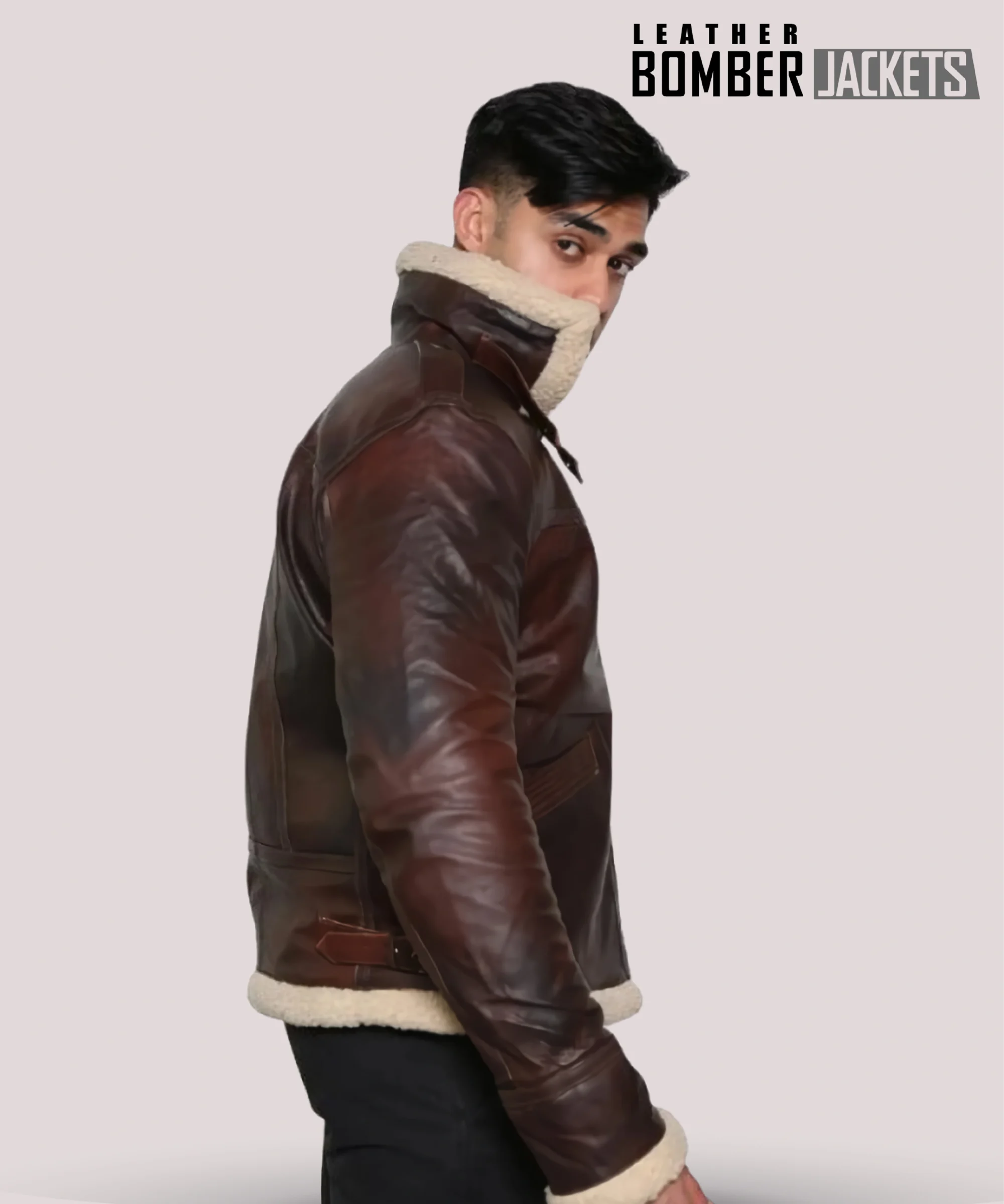 Interior-view-of-Leon-Kennedy-RE4-brown-jacket-showing-soft-viscose-lining-and-two-inner-pockets-designed-for-practicality-and-comfort